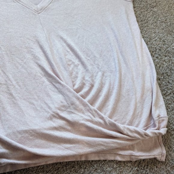 Light pink Calvin Klein shirt with a twist, good condition! - Picture 4 of 5